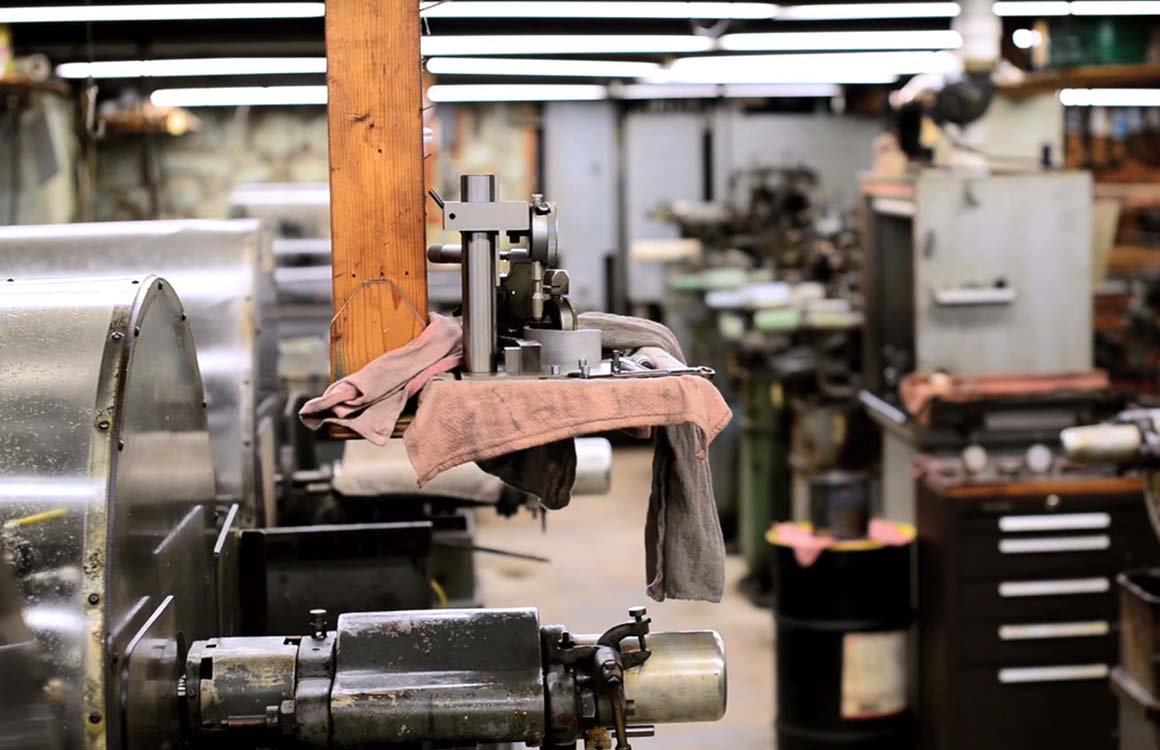 video-placeholder Wasp Archery Broadheads - production machine